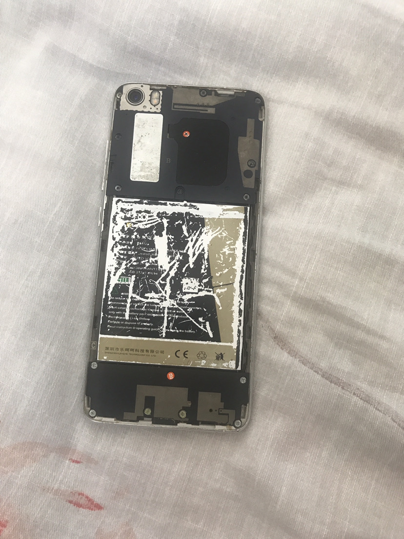 伊拉克同款战损手机.