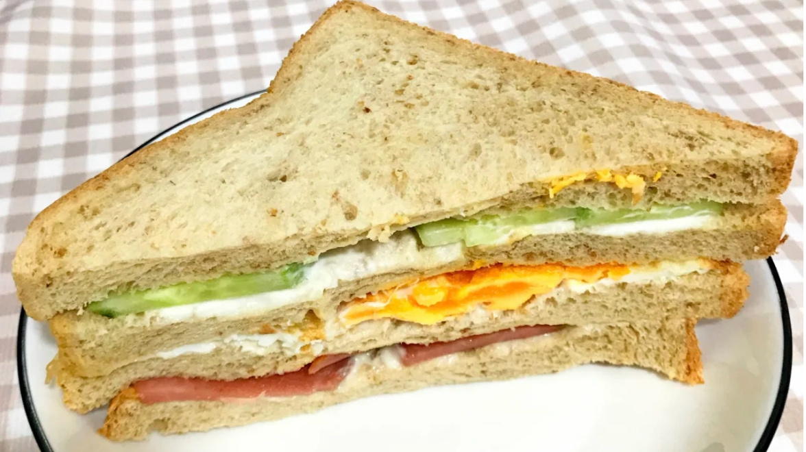 【美食之旅】菲奈亲手制作的三明治