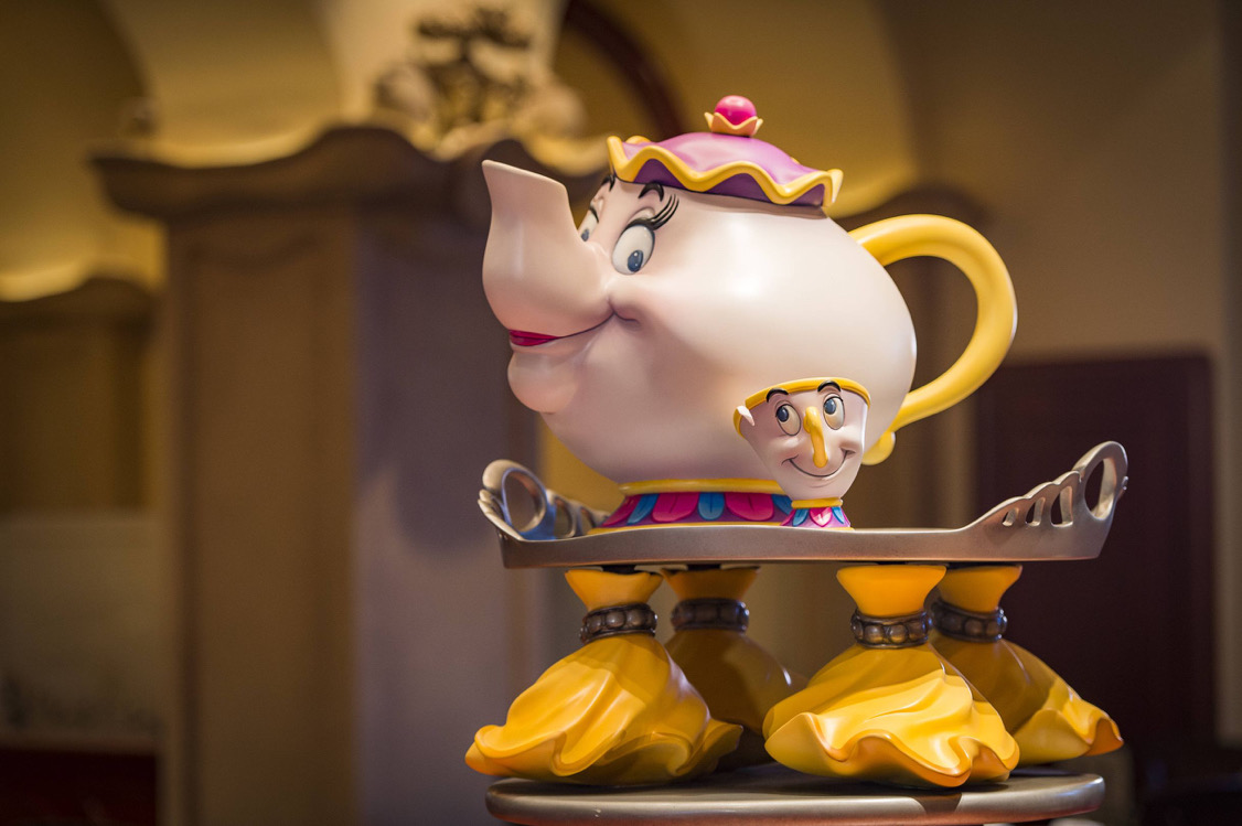 迪士尼乐园欣赏:华特和米老鼠雕塑