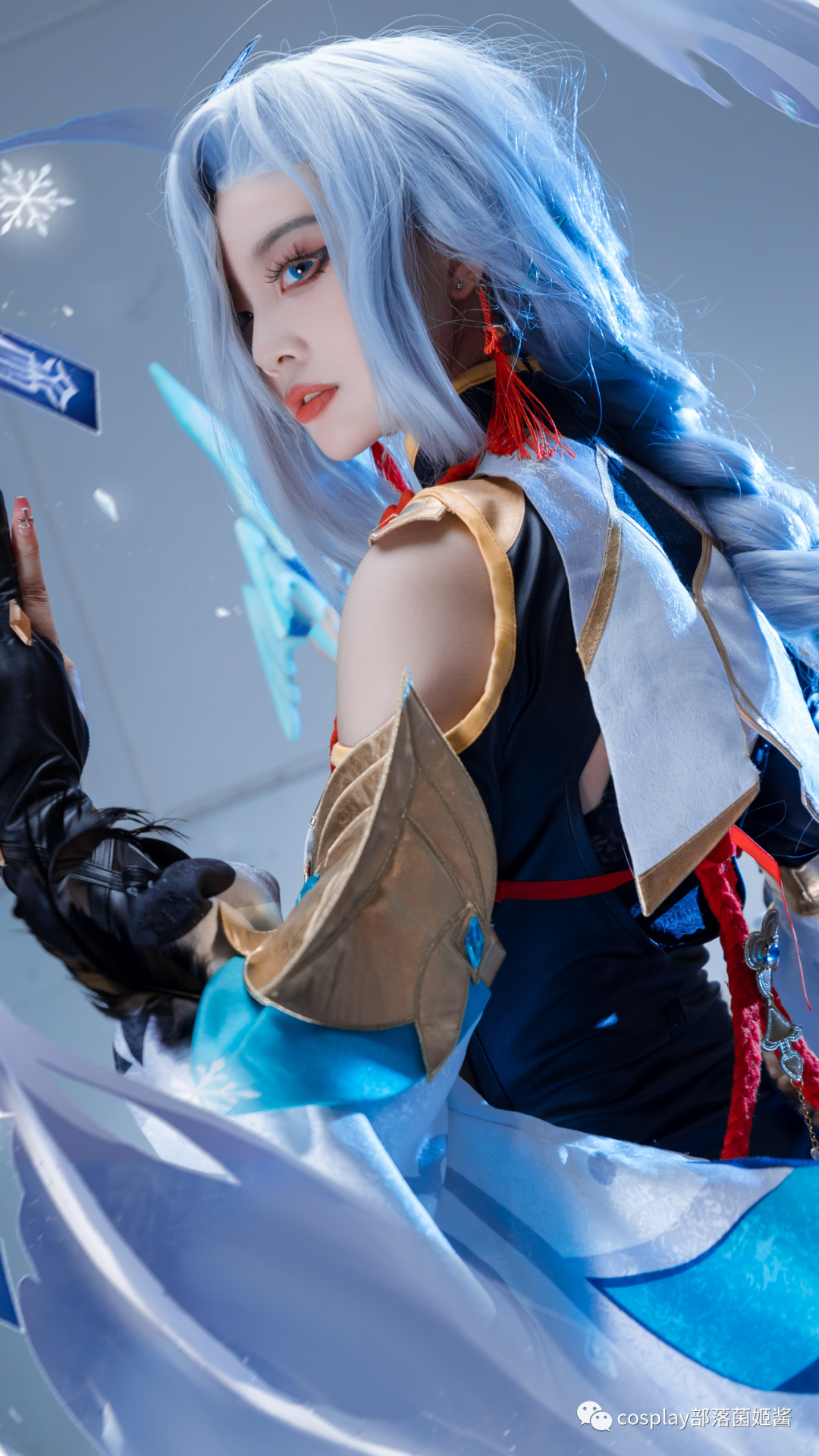 cos：原神申鹤cos正片@夏枫玄月，长发飘逸的小姨