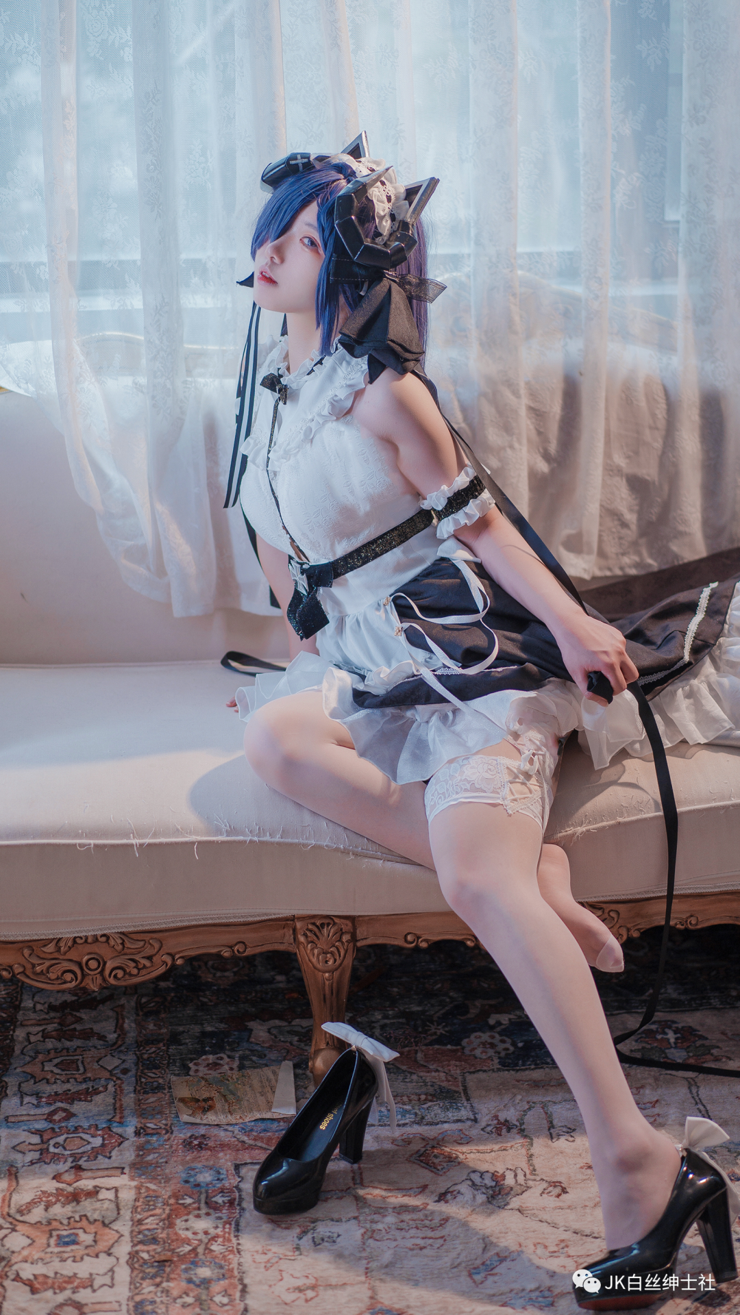 cos：碧蓝航线奥古斯特·女仆魔女cos正片@爆炒跳跳猫，娇羞的容颜