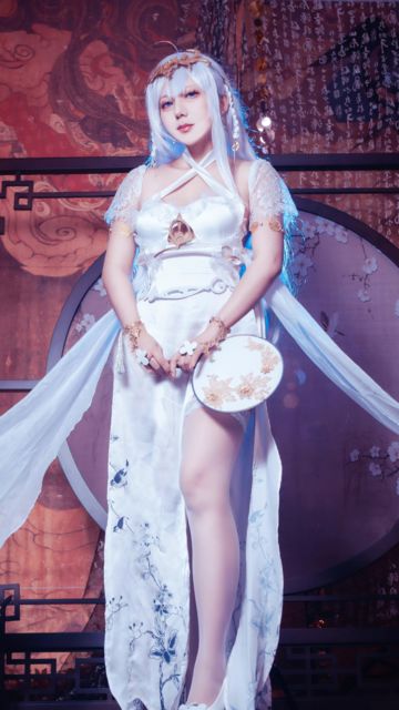 碧蓝航线埃姆登「 探求的水月之涧」cosplay正片，银发碧眼的精灵造型