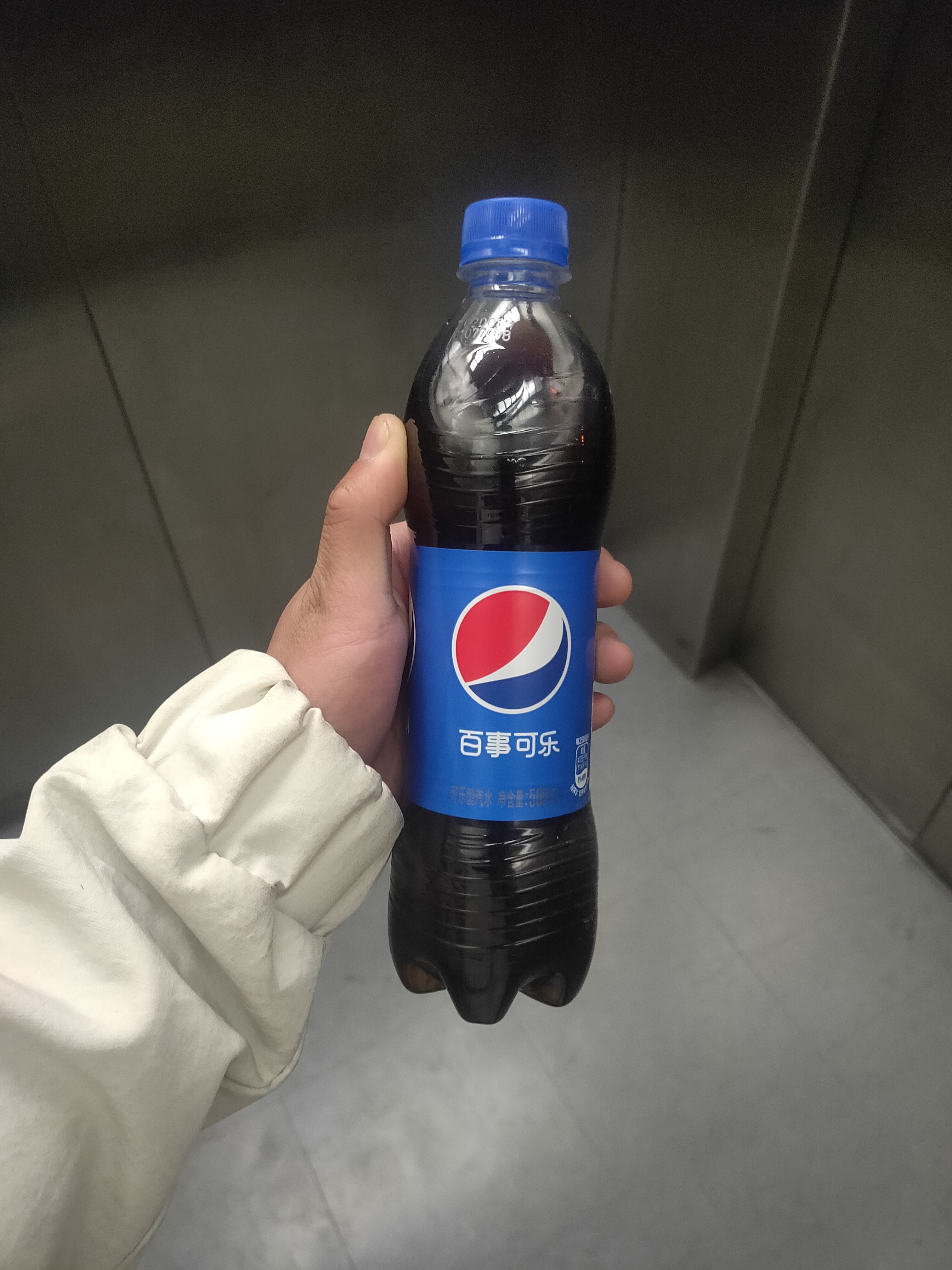 终于买了,全款,感觉没必要分期,又不是没有这实力,一瓶百事可乐而已