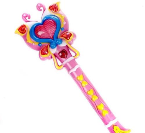 古娜拉潜心策划进攻人类世界,遭到魔仙王的反对,古娜拉和魔仙女王积