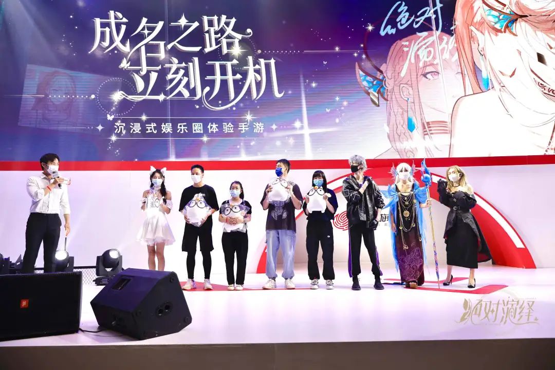 【绝对演绎】逛展时被星探挖掘立刻签约,小花竟是我自己 绝对演绎