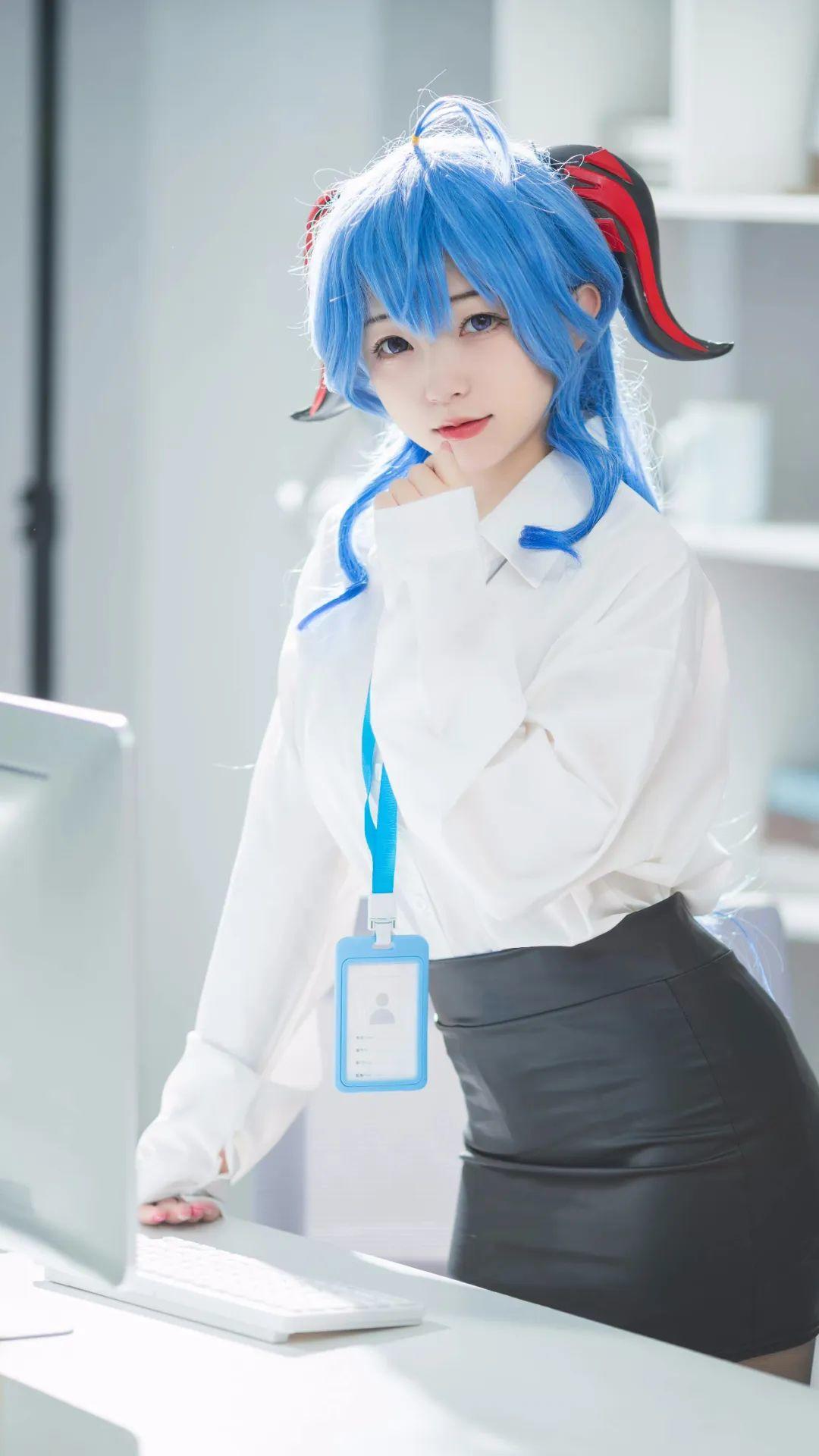 原神甘雨cosplay正片，努力工作的状态是那么的迷人