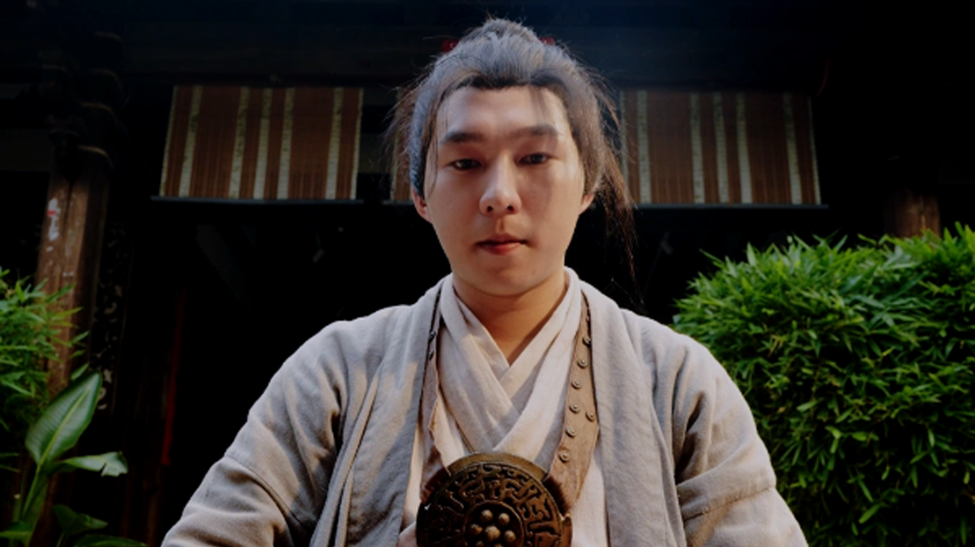 他终是戴上了金箍，但却戒不掉那个“门”