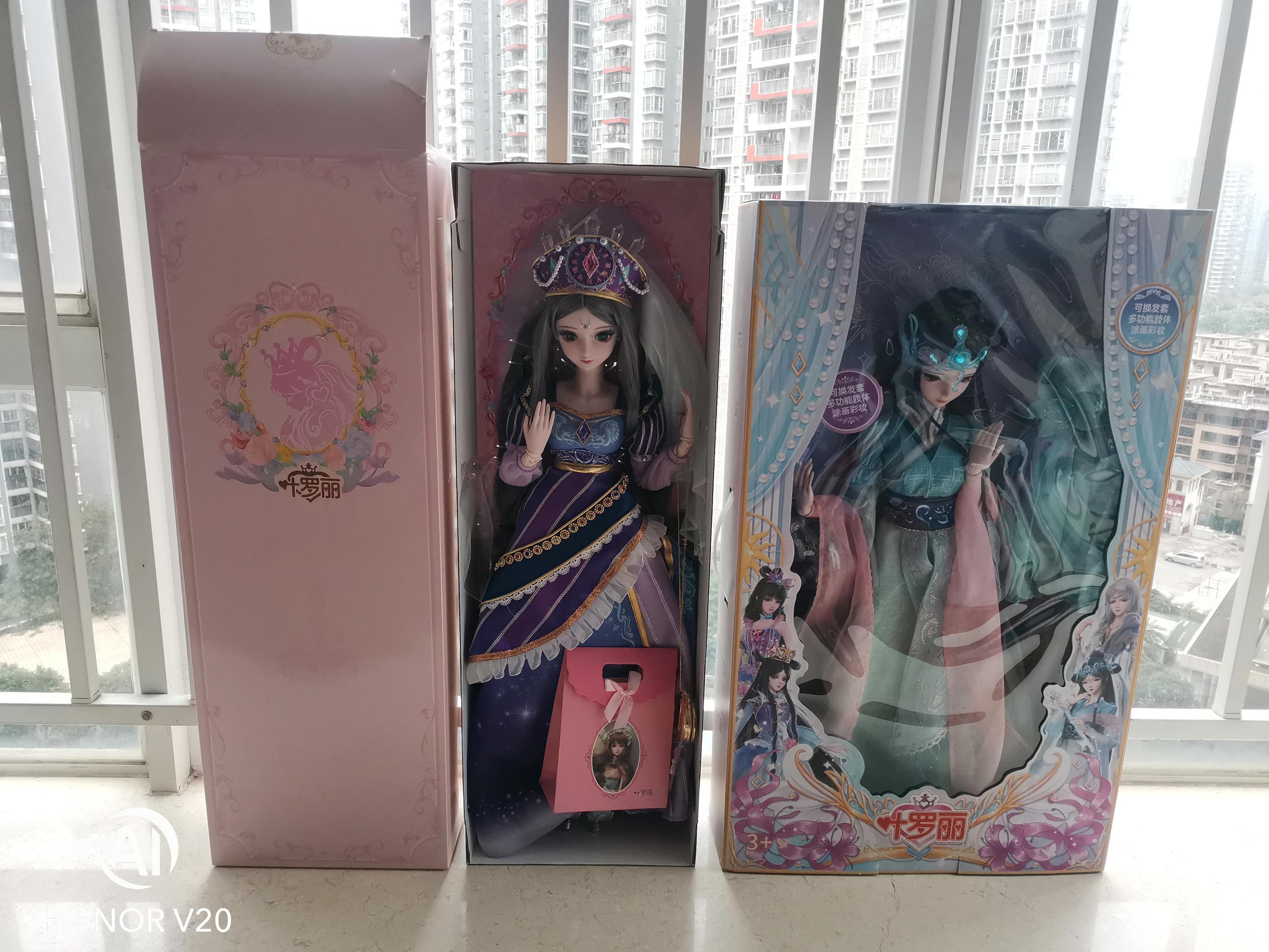 时希和乐公主的娃娃合照