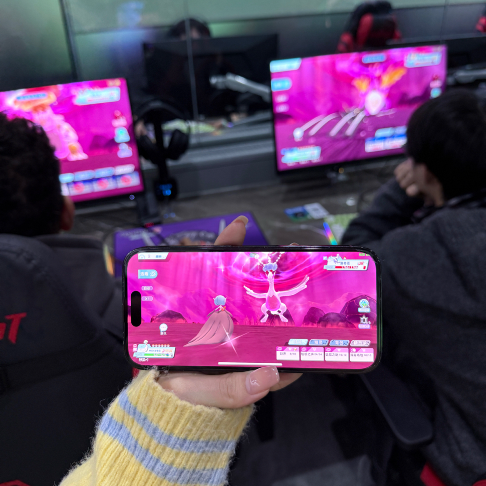 手机上能玩宝可梦了？！