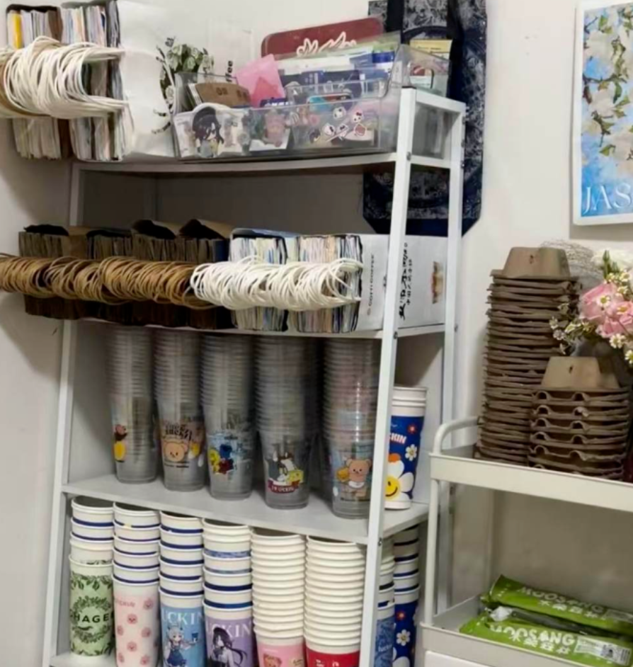 年轻人迷上“奶茶袋收藏学”：有人攒上千个、二手平台炒到百元截图