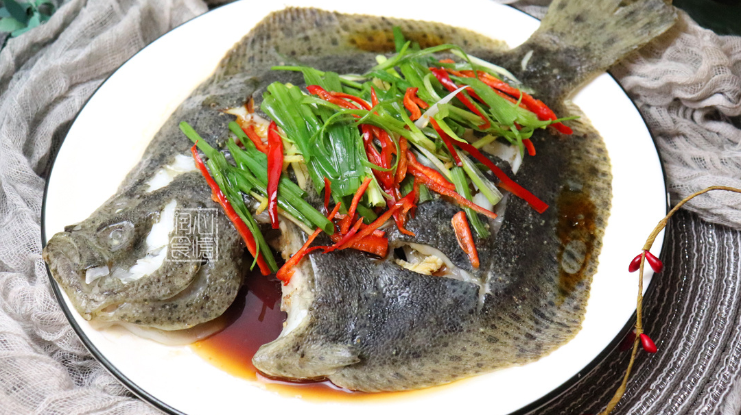 蒸鱼了蒸鱼了新鲜的比目鱼！！