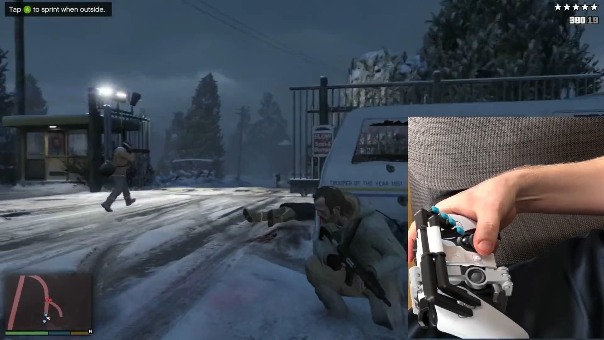 单手操控PS5手柄DualSense