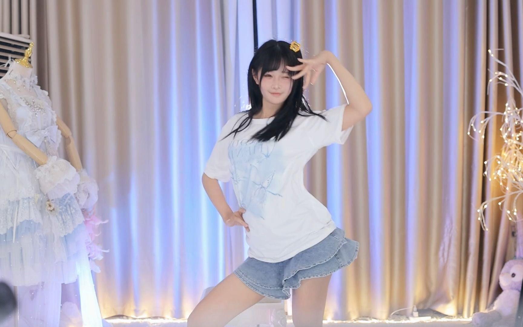 【鱼子酱】《Rollin'》白色常服套装 直播跳舞录屏