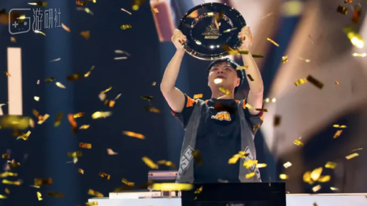 35岁的“小孩”，拿到了电竞世界杯《街霸6》冠军