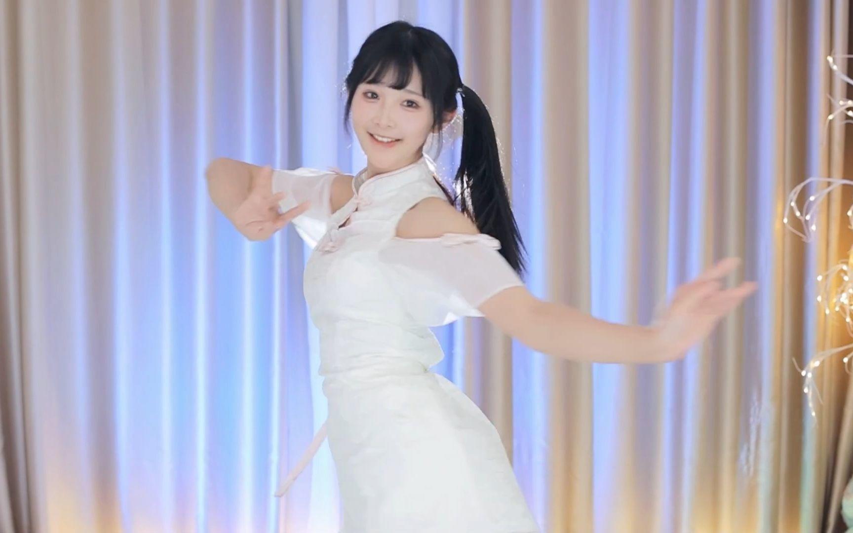 【鱼子酱】《桃花笑》白色常服套装 直播跳舞录屏