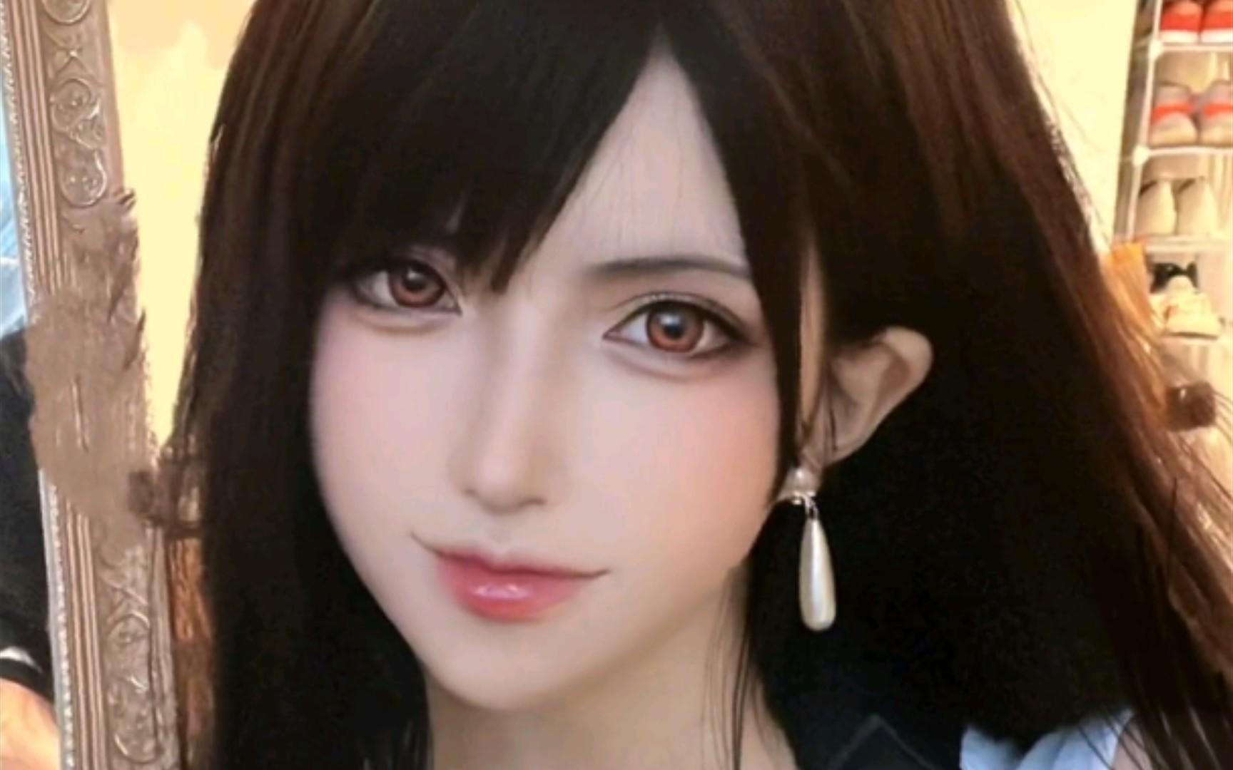 什么是女友？她说：只要我有麻烦，我的英雄总是会来拯救我的